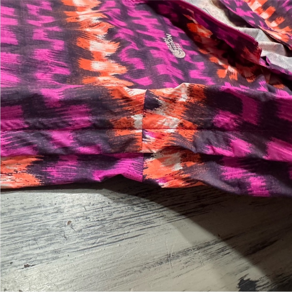 The North Face Hyvent 2.5L Women’s Rain Jacket In A Vibrant Aztec Print NWOT - Picture 7 of 12